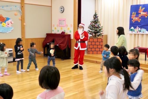 踊るサンタさん