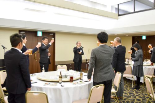 経営者懇話会VIP会　発表会　乾杯